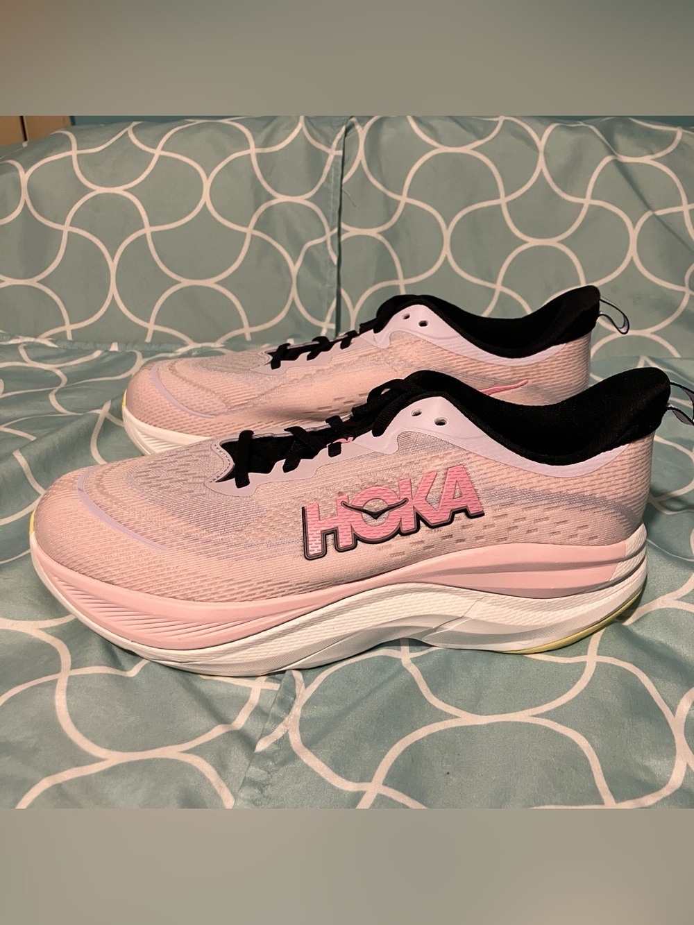 HOKA Women’s Skyflow size 10D WIDE